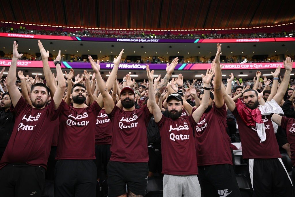تشویق هواداران قطری از این تیم در جام جهانی + عکس
