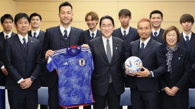 تقدیر نخست وزیر ژاپن از بازیکنان تیم ملی + عکس