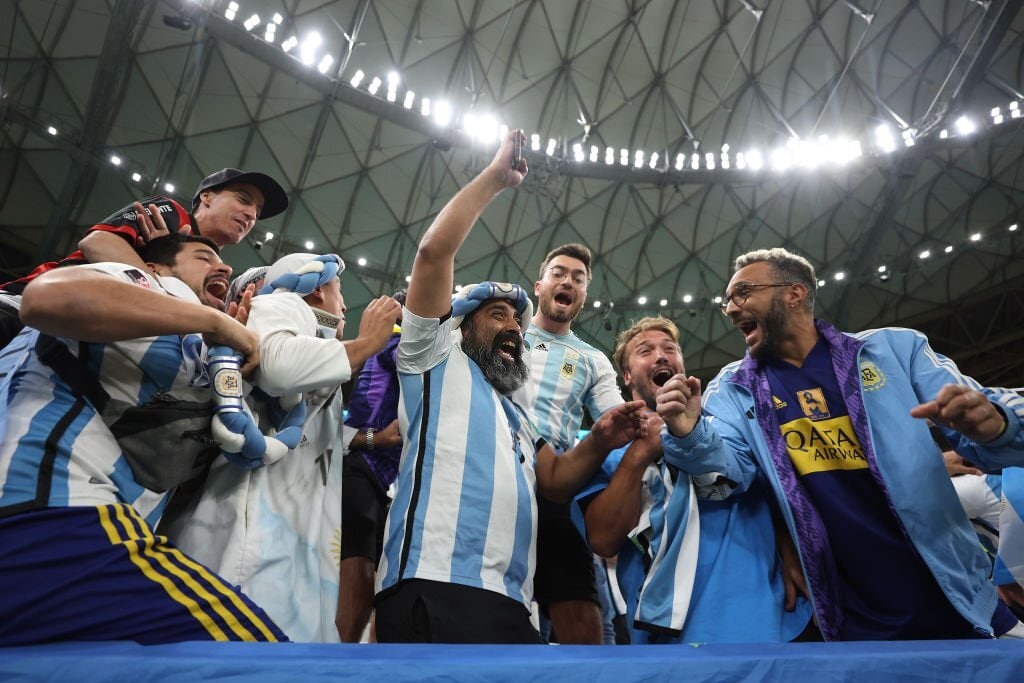 خوشحالی آرژانتینی ها از شکست برزیل مقابل کرواسی