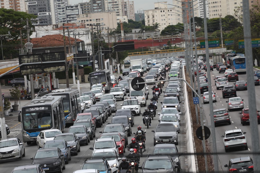ترافیک وحشتناک در برزیل / همه به دنبال قهرمانی ششم