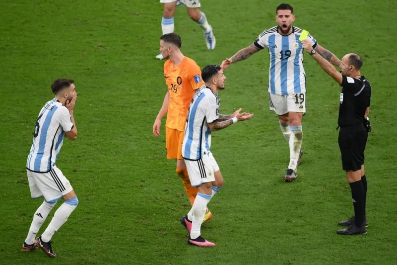 صحنه جنجالی بازی آرژانتین هلند و ابهامی که برطرف شد!