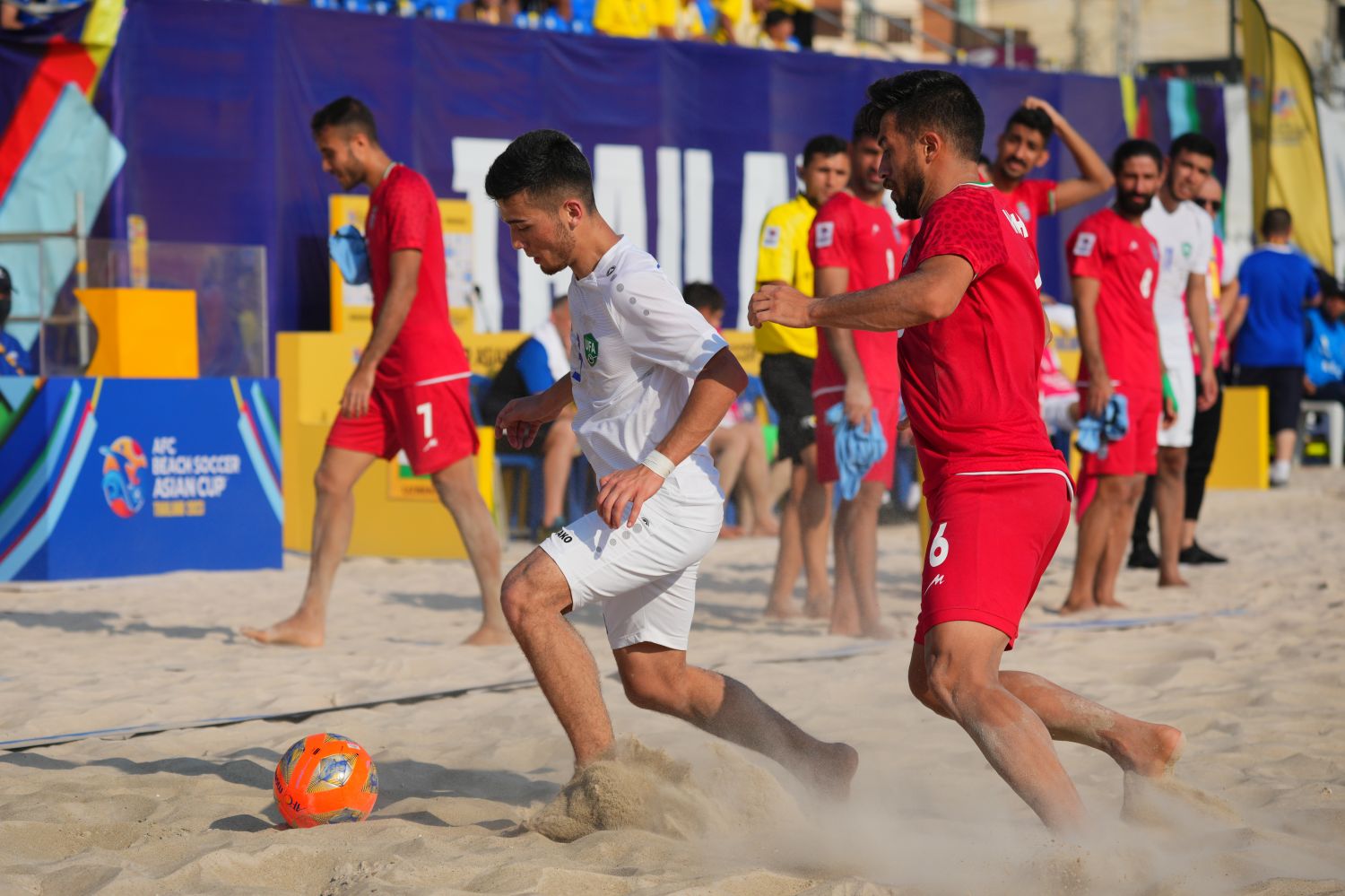 گزارش بازی فوتبال ساحلی ایران مقابل امارات / پیروزی در جنگ صدرنشینی