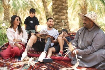 عاشقانه های مسی و همسرش در سفر به عربستان + عکس