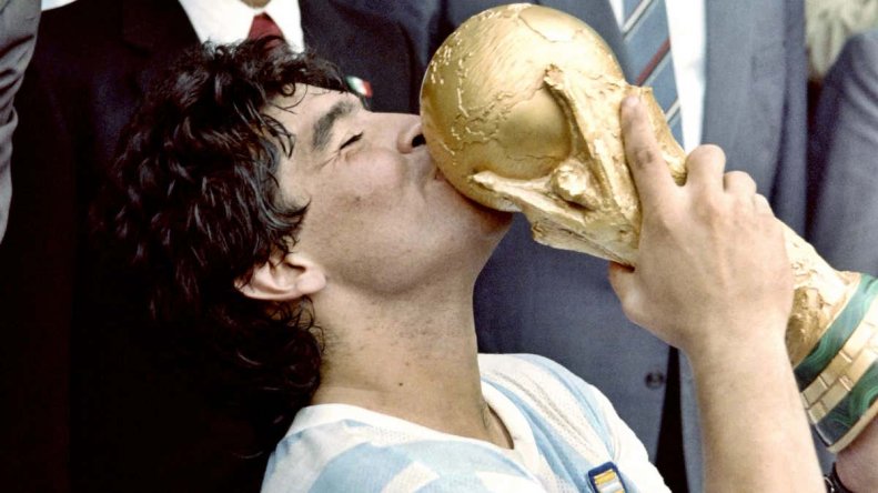 مارادونا اسطوره فوتبال آرژانتین