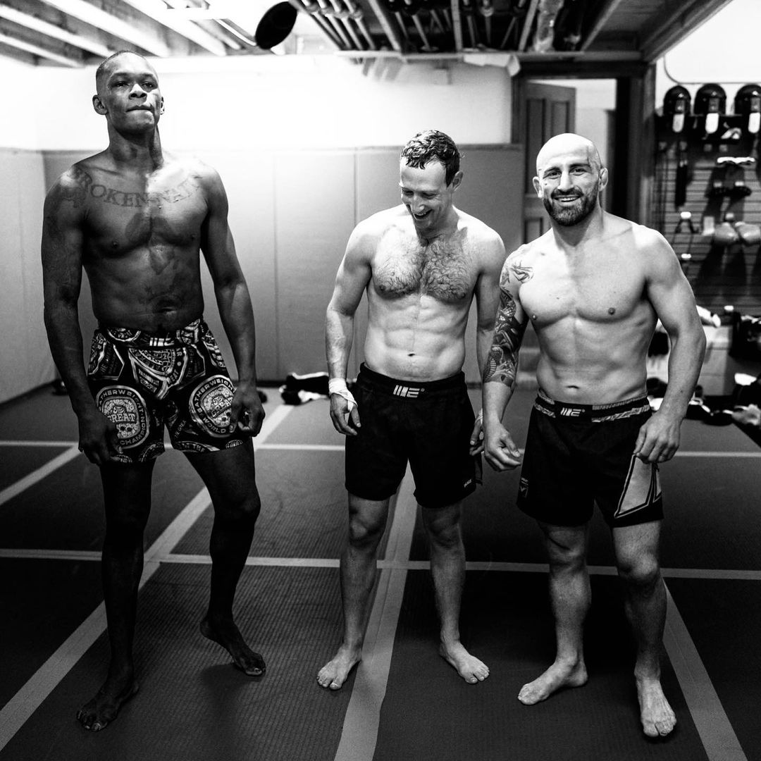 تمرین چهره جنجالی شبکه‌های اجتماعی با قهرمانان UFC؛ مارک زاکربرگ برای دوئل با ایلان ماسک آماده می‌شود؟ 02