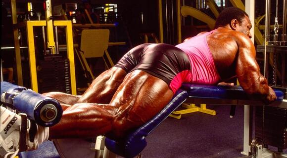 توصیه های تمرینی لی هنی در خصوص تقویت عضلات پا؛ تجربیات ارزشمند قهرمان هشت دوره مستر المپیا